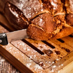 Brotschneidebrett Mit Krümelfach Bambus 38 X 3 X 25,5 Cm (BxHxT) Recycelbar -Küchenbedarf Angebote 10038056 yy 0004 logo